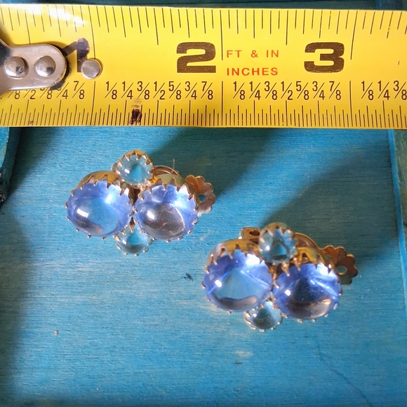 Jewelry - Elegant Vintage Blue and Gold Clip On Earrings